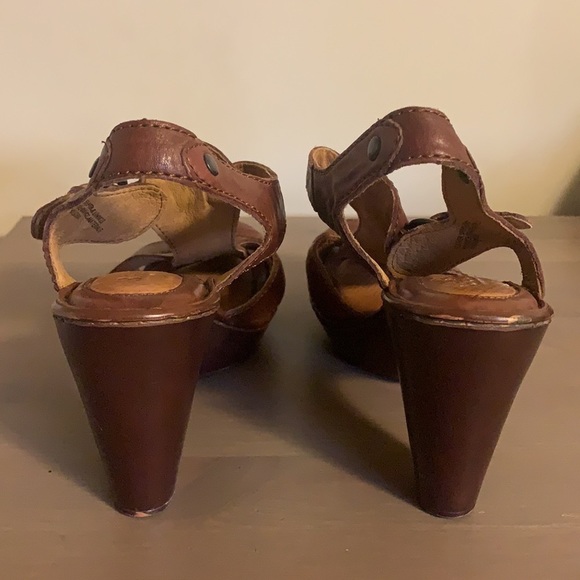 Born Brown Leather T-Strap Heels - Women’s Size 9 - Picture 5 of 9